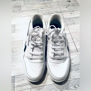Men’s shoes Reebok size 9.5 pre-owned like new
